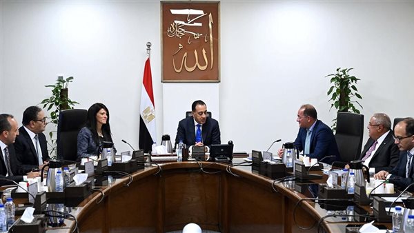 خلف الحدث