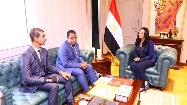 خلف الحدث