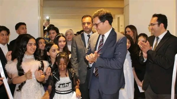 خلف الحدث