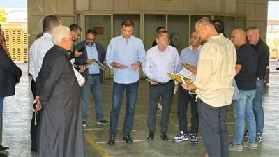 وزيرا الزراعة والشؤون النيابية يتفقدان محطة تعاونية لإنتاج وتعبئة الخضروات والفاكهة في إيطاليا