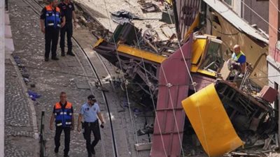 ابتسامة قبل المأساة.. الكشف عن هوية شريكين بريطانيين بين ضحايا حادث قطار لشبونة