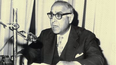 الفيلسوف المستنير الذي جدد الفكر العربي.. ذكرى وفاة زكي نجيب محمود