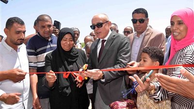 محافظ الأقصر يفتتح مشروعي الصرف الصحي بقريتي النمسا والقرايا بإسنا بتكلفة 695 مليون جنيه
