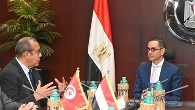 وزير الاستثمار يبحث مع رئيس اتحاد الصناعة التونسي دعم التعاون التجاري