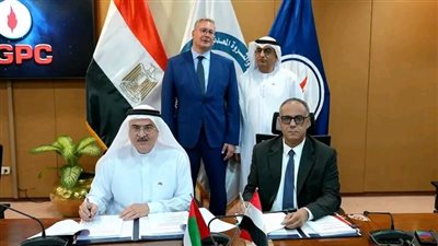 وزارة البترول توقع 3 اتفاقيات جديدة للبحث عن البترول والغاز في الصحراء الغربية