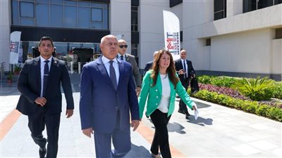 بالصور..السفيرة الأمريكية هيرو جارج  تقود وفداً تجارياً إلى الموانئ المصرية