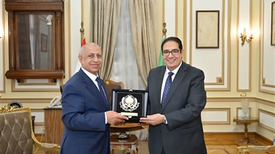 رئيس جامعة القاهرة يستقبل رئيس الأكاديمية العربية للعلوم والتكنولوجيا والنقل البحري