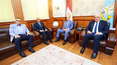 عبد المعطى يستقبل رئيس مجلس إدارة الشركة المصرية للرمال السوداء بكفرالشيخ 