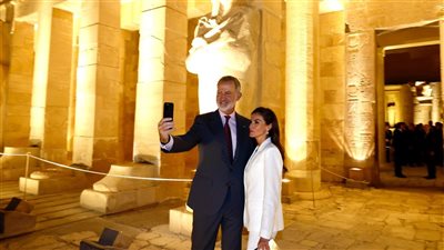 الملك فيليبي السادس والملكة ليتيسيا يفتتحان إضاءة معبد حتشبسوت بالأقصر