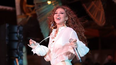 بالصور..ميريام فارس تشعل ختام موسم الصيف بالساحل الشمالي بحفل استثنائي 