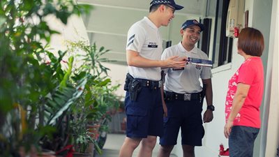 الشرطة السنغافورية تختبر جهازًا جديدًا للكشف عن الكحول