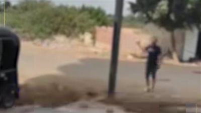 ضبط أحد الأشخاص بإلقاء زجاجات بنزين مشتعلة بأحد الطرق بالغربية