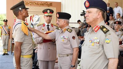 وزير الدفاع والإنتاج الحربي: الجيش المصري هو جيش الشعب