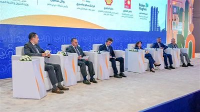 وزير البترول يشهد فعاليات جلسات النقاش التي جرت خلال يوم السلامة والصحة المهنية والبيئة 