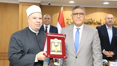 محافظ الجيزة يكرم مديري مديريتَي الأوقاف والشؤون الصحية السابقين لانتهاء مدة خدمتهما بالمحافظة