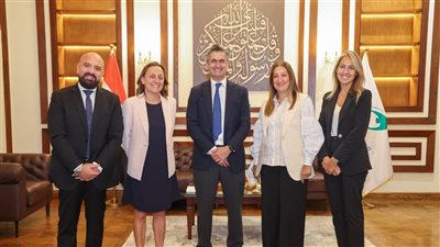 رئيس البريد تلتقي الرئيس الإقليمي لشركة 