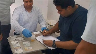 محافظ الدقهلية يتابع حملة مشتركة للكشف عن تعاطي المواد المخدرة والمخالفات المرورية بشارع المشاية بالمنصورة 