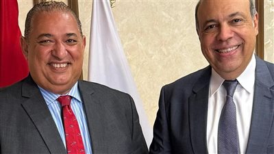 الحفني يلتقي رئيس قطاع النقل الجوي بالمنظمة ويشيد بدوره القيادي