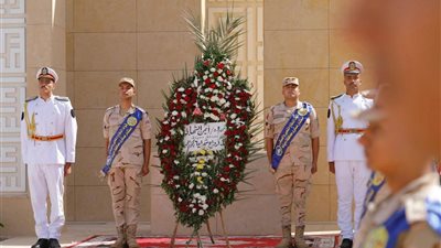 وفاء للشهداء: محافظ دمياط يضع إكليل الزهور احتفالاً بالذكرى الـ 52 لانتصارات أكتوبر المجيدة