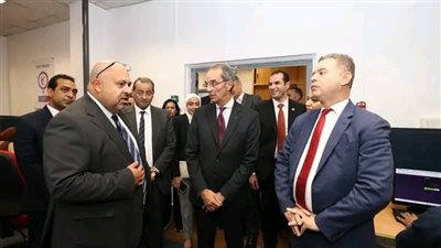 وزير الاتصالات وتكنولوجيا المعلومات يتفقد شركتين مصريتين في الأقصر وقنا لريادة الأعمال الرقمية 