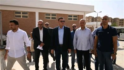وزير الإسكان يتفقد محطة رفع صرف صحي ابني بيتك ٥  بمدينة حدائق أكتوبر