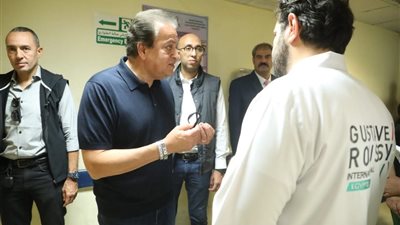 نائب رئيس الوزراء ووزير الصحة يتفقد مستشفى جوستاف روسي ويشيد بجودة الخدمات