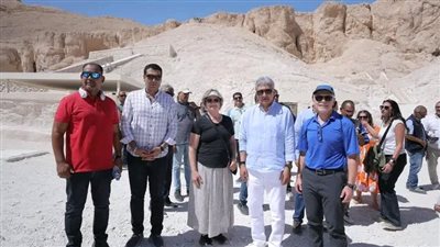 وزير السياحة يتفقد منطقة وادي الملوك بالأقصر ويلتقي بعدد من المجموعات السياحية من مختلف دول العالم