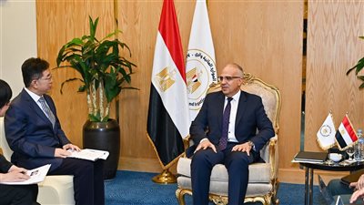 وزير الري يلتقي نائب وزير الموارد المائية الصينية قبيل أسبوع القاهرة للمياه