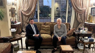 وزير الرياضة يطمن على الحالة الصحية للكابتن حسين لبيب والمستشار مرتضي منصور