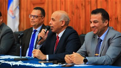 رئيس جامعة كفر الشيخ يشهد بدء أعمال الجلسة العلنية لاختيار الأطباء المقيمين بكلية الطب البشري