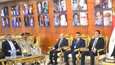 محافظ الدقهلية يستقبل قائد المنطقة الشرقية الجوية للمشاركة في احتفال المحافظة