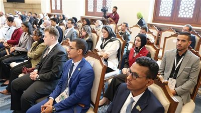 وزير الأوقاف يلتقي وفد شباب البرلمان العربي بالمركز الثقافي الإسلامي بالعاصمة الإدارية الجديدة