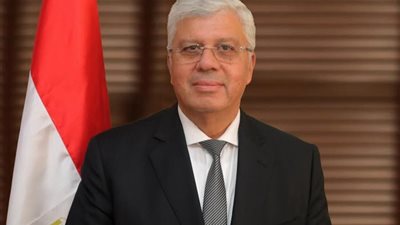 وزير التعليم العالي يهنئ رئيس جامعة قنا بقرار مجلس الوزراء تغيير اسم الجامعة