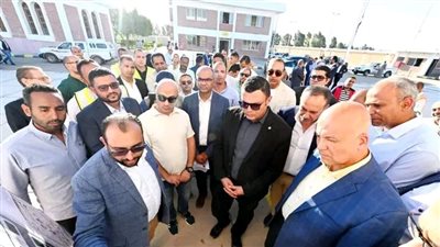 وزير الإسكان يتفقد مشروعات 