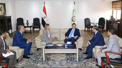 وزير الزراعة يبحث مع مدير مكتب اليونسكو بالقاهرة حماية التراث الزراعي والمعارف البيئية بالواحات