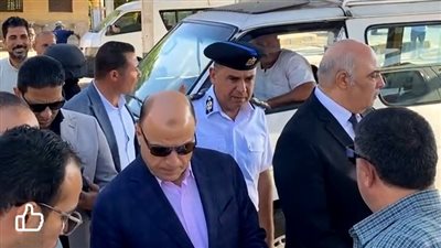 عبد المعطى يتجول فى مواقف السيارات بكفرالشيخ للتأكد من الالتزام بالتعريفه الجديده