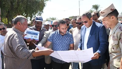 محافظ قنا يتفقد أعمال تنفيذ كوبري أبو شوشة لمتابعة معدلات الإنجاز وتحقيق السيولة المرورية