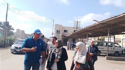تنفيذاً لتوجيهات المحافظ.. الزرقا تتابع المواقف ومحطات الوقود لضمان الالتزام بالتعريفة الجديدة للركوب