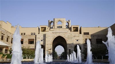 برنامج ماجستير إدارة الأعمال الدولية  بالجامعة الأمريكية بالقاهرة يحتل  المرتبة الرابعة عالمياً لتصنيف QS لسنة 2026