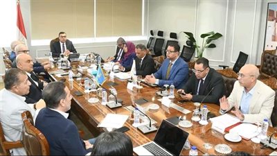 وزير الإسكان يلتقى مسئولى شركة HDP لمتابعة موقف مبيعات وتسويق المشروعات بالمدن الجديدة