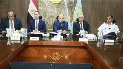 محافظ كفرالشيخ يناقش استعدادات العيد القومي وتجميل الشوارع والمنشآت الخدمية والتعليمية