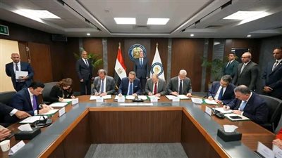 وزير البترول يشهد توقيع عقد تمويل مشروع الإيثانول الحيوي مع تحالف مصرفي  