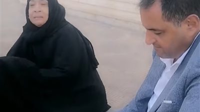 رئيس حي عتاقة يجسد الإنسانية في الميدان
