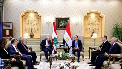 مدبولي يستقبل رئيس وزراء لبنان بمطار القاهرة في زيارة تاريخية