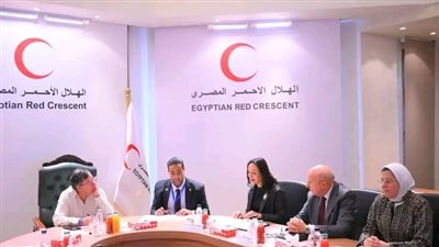 رئيس جمهورية كولومبيا يزور الهلال الأحمر المصري.. ويشيد بالجهود المصرية في تقديم المساعدات الإنسانية للفلسطينيين في قطاع غزة