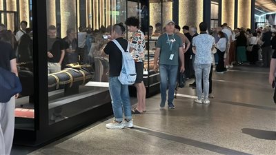 إقبال جماهيري كثيف في أول أيام استقبال الجمهور بالمتحف المصري الكبير