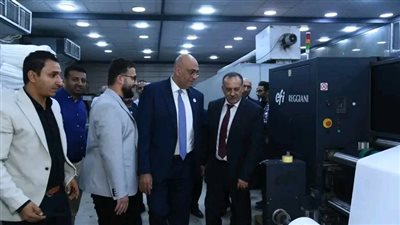الرئيس التنفيذي لجهاز تنمية المشروعات ومحافظ أسيوط يتفقدان مصانع شباب أسيوط 