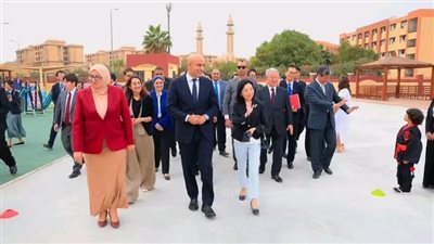 وزير التعليم يصطحب الأميرة أكيكو من العائلة الإمبراطورية اليابانية في زيارة للمدرسة المصرية اليابانية