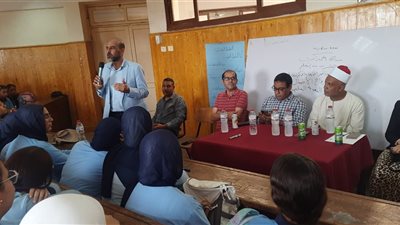 «مشكلة التسرب من التعليم وزواج القاصرات» .. ندوة تثقيفية توعوية بتعليم نجع حمادي