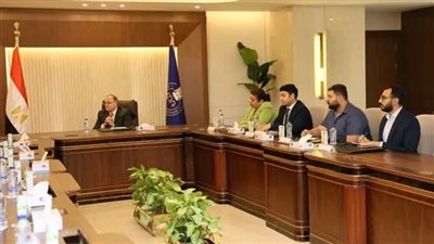 رئيس هيئة الدواء المصرية يبحث مع ممثلي شركة 